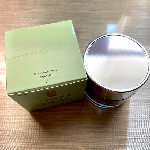 BRAND NEW Clinique Smart Broad Spectrum SPF 15 Custom-Repair Moisturizer 1.7 oz - Picture 6 of 7